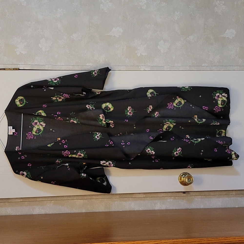 NWOT Lularoe Floral Shirley Kimono- Medium